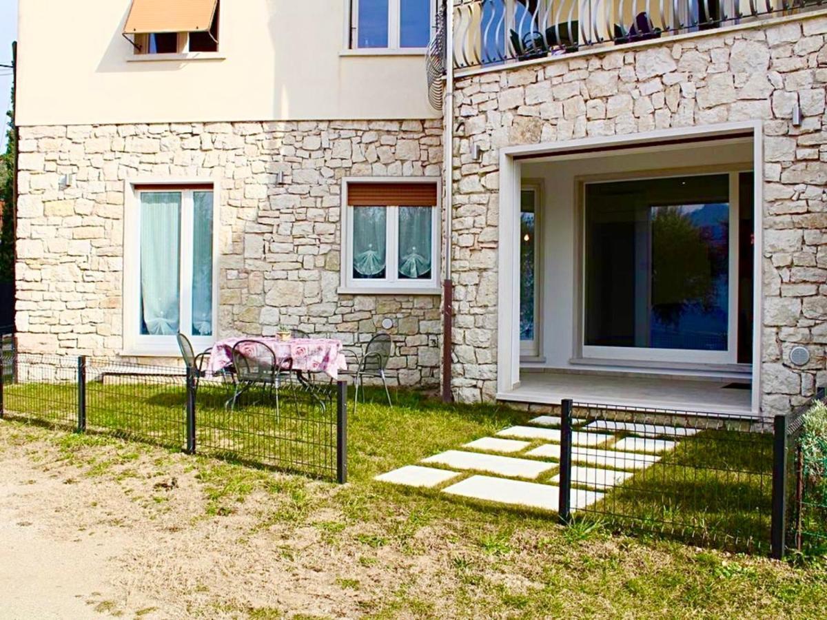Cosy Torri Apartments Torri Del Benaco Buitenkant foto