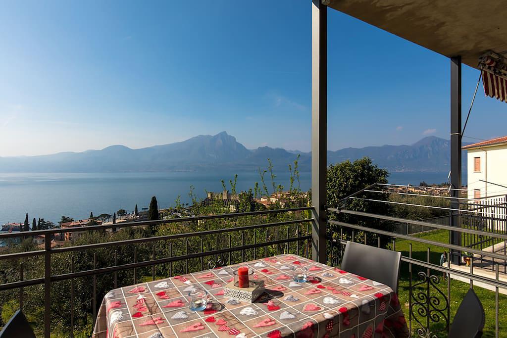 Cosy Torri Apartments Torri Del Benaco Buitenkant foto