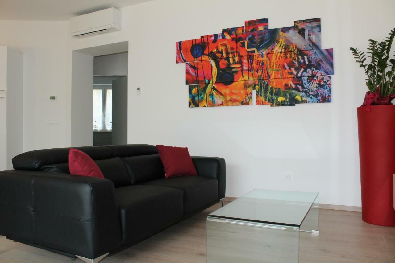 Cosy Torri Apartments Torri Del Benaco Buitenkant foto
